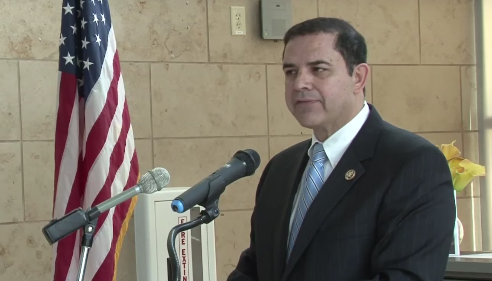 Cuellar opposes border wall, but still talks to pro-wall groups