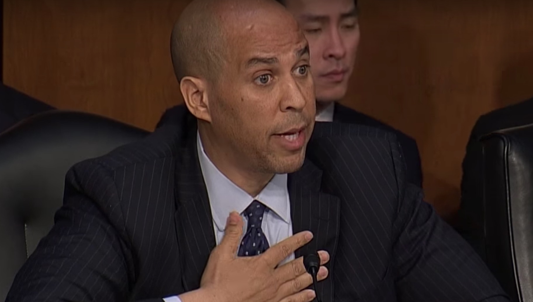 Booker proposes federal gun license mandate