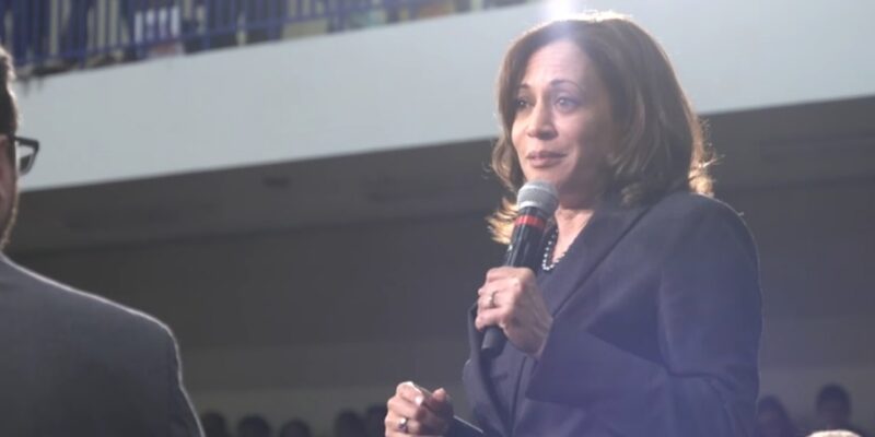 A laughing Kamala Harris agrees that Trump is "mentally retarded"