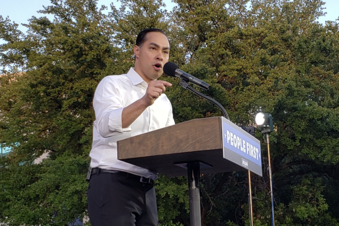Sec. Castro polls high in Univision poll